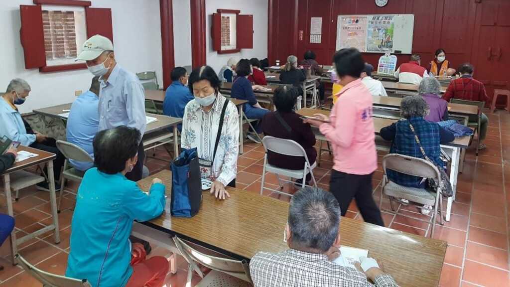 ▲節省高齡長輩前往監理站交通時間，又可免舟車勞頓之苦，活動同步宣導高齡交通安全觀念。（彰化監理站提供）
